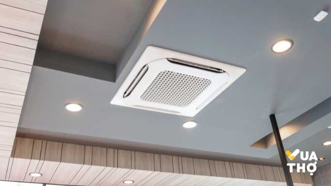 một chiếc máy lạnh âm tường lớn