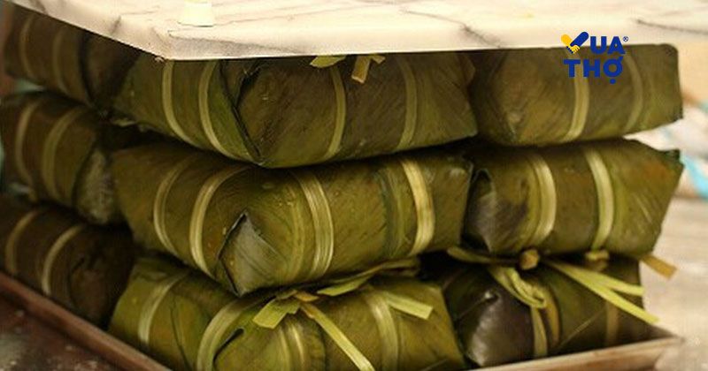 ép bánh chưng sau khi luộc