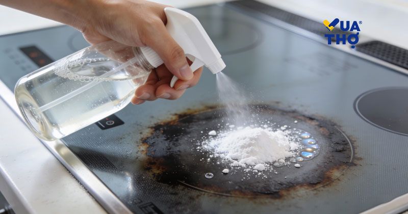 vệ sinh bếp từ bằng baking soda