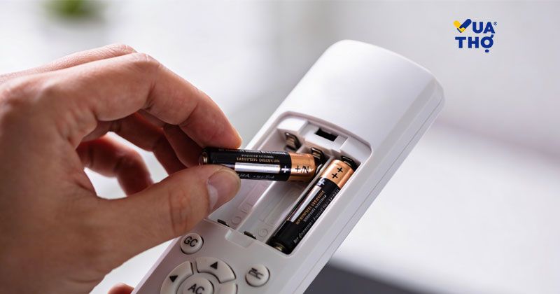 thay pin remote