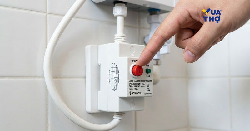 thử công tắc bình nóng lạnh