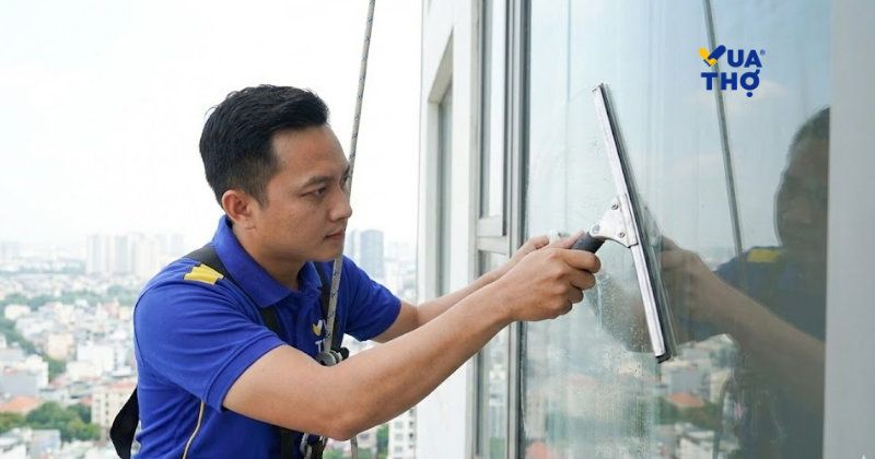 dọn dẹp nhà cửa lau kính